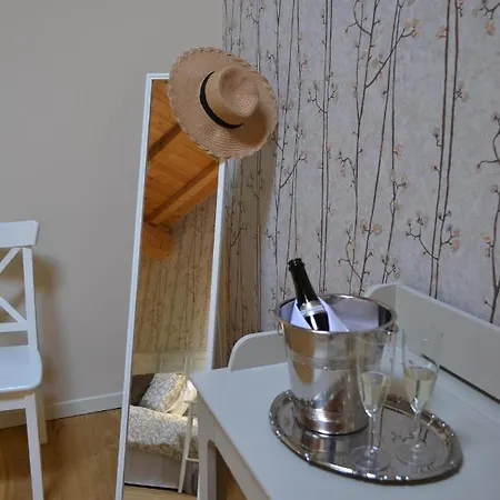 ベッド・アンド・ブレックファスト La Nel Frutteto Rovereto sulla Secchia